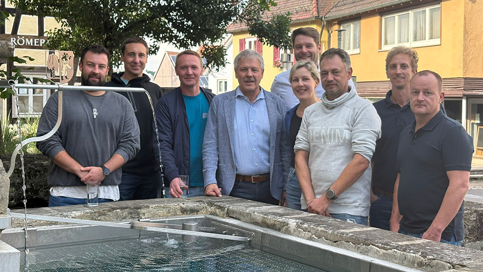 Dass Team der Blechtechnik SHA GmbH bei der Brunneneinweihung.